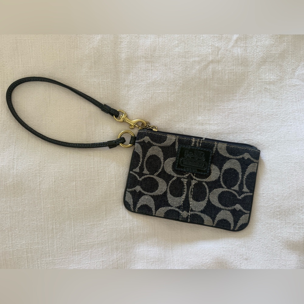 Coach Signature Zip Card Case Wristlet in Black and Charcoal